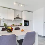 City Center Apartment With Private Garden And Bbq
