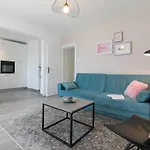 City Center Apartment With Private Garden And Bbq