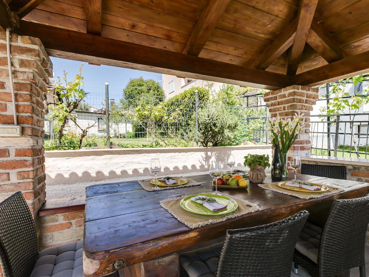 Apartment Center With Private Garden And Bbq Poreč