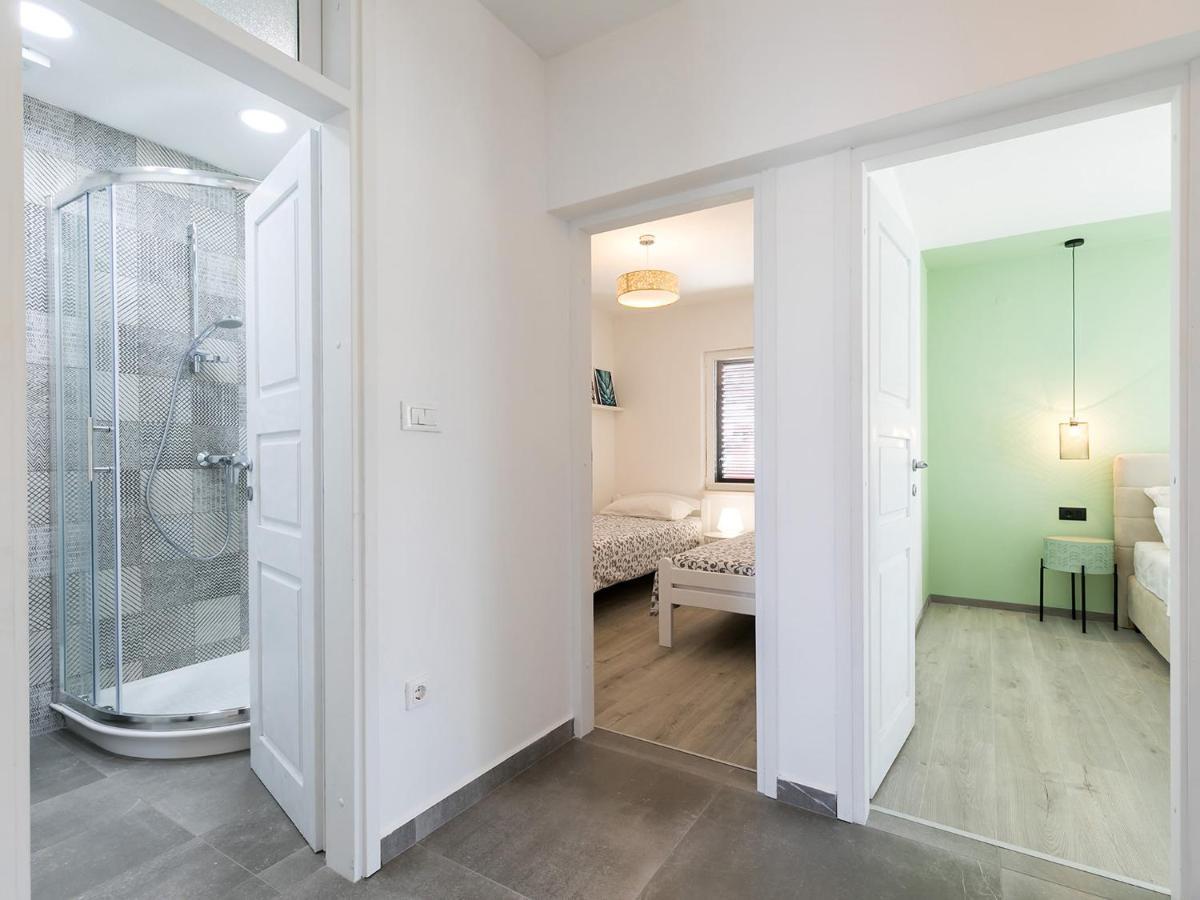 Apartment Center With Private Garden And Bbq Poreč
