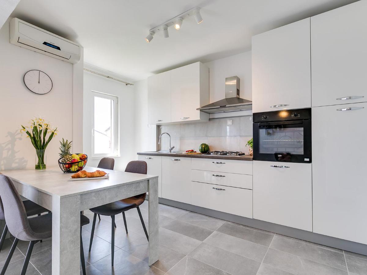 Center With Private Garden And Bbq Apartment